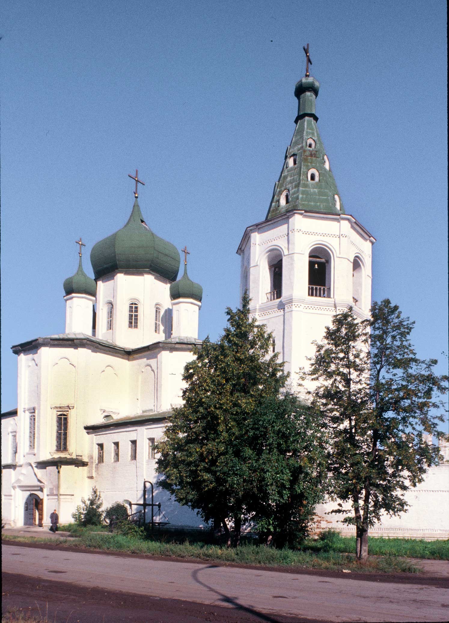 Monastère de la Trinité. Église des Saints. Pierre et Paul, clocher. 4 septembre 1999