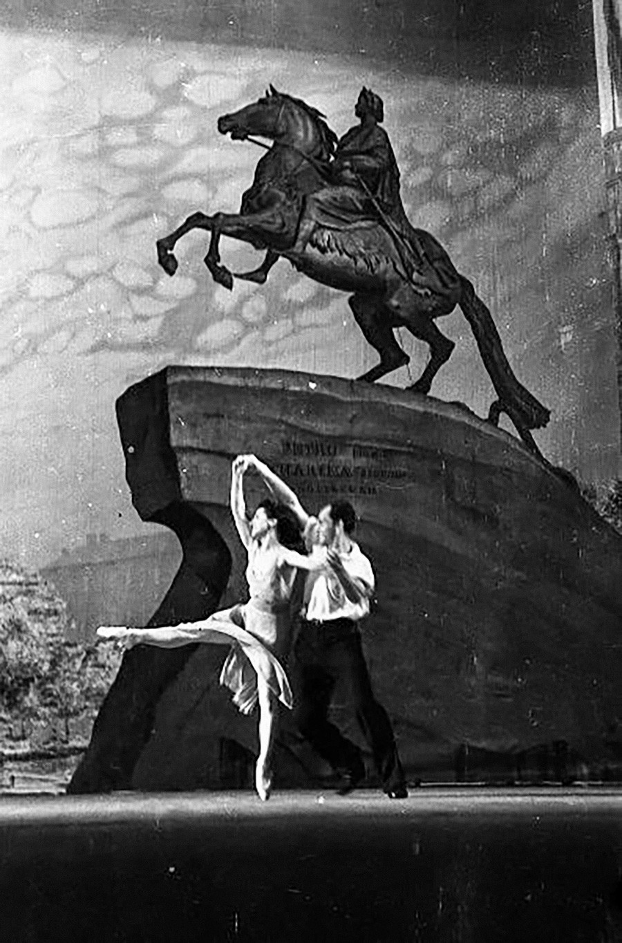 ボリショイ劇場で上演されたレイノルド・グリエール作曲のバレエ「青銅の騎士」の1シーン、1949年