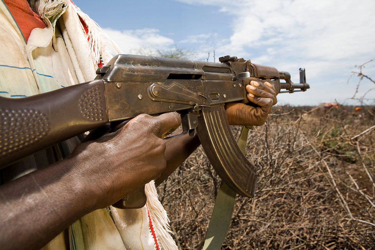 Етиопски номади овим оружјем чувају своју стоку.