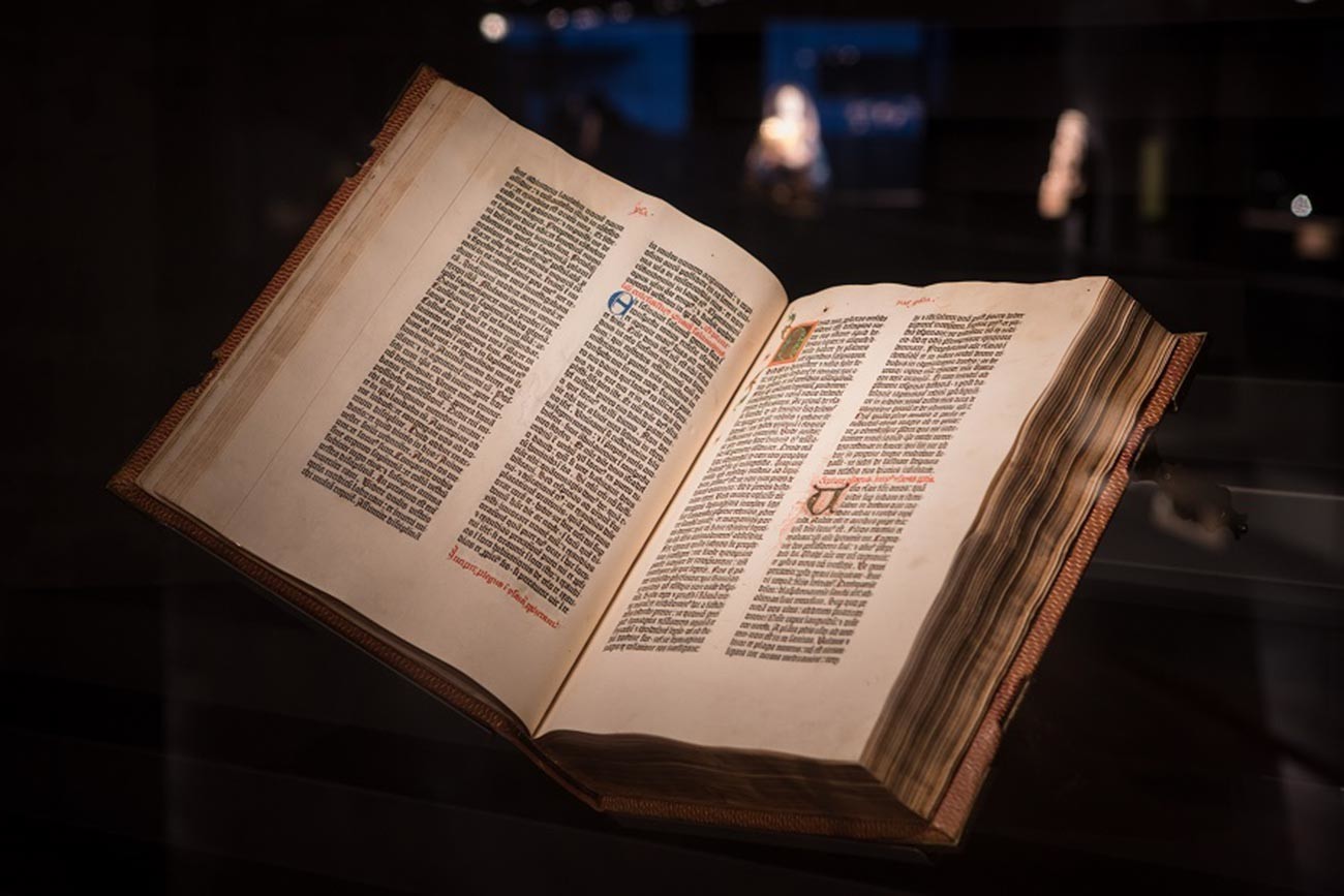 Sebuah Alkitab Guttenberg di Martin Bodmer Foundation

