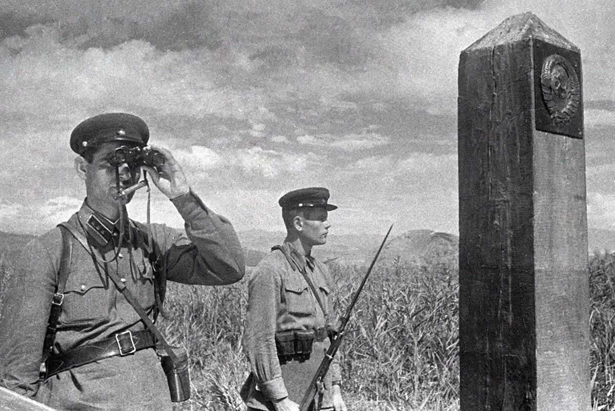 Советские пограничники на границе с Турцией в 1940 году.
