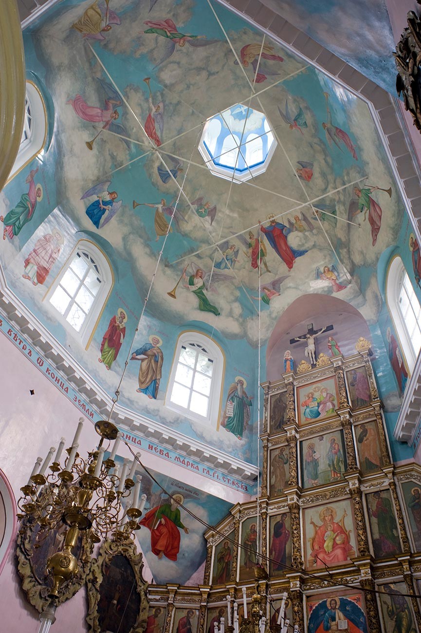 Oryol. Church of the Praise of the Virgin. Interior with icon screen & painted octagonal ceiling. June 11, 2011