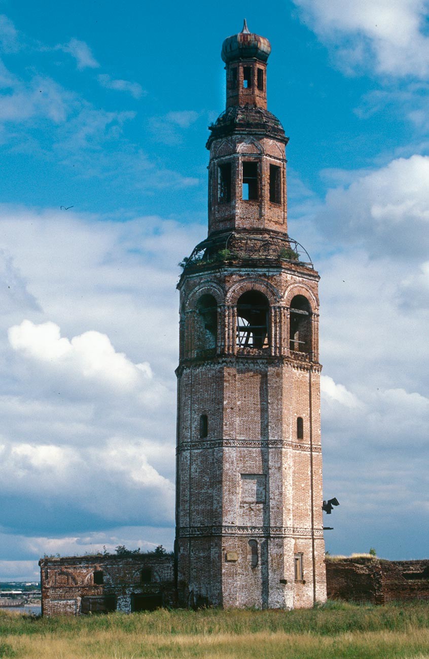 Usolye. Cathedral bell tower, north view. August 16, 2000