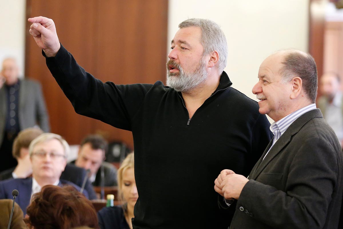 Il caporedattore di Novaja Gazeta Dmitrij Muratov (a sinistra) e il culturologo Daniil Dondurei 