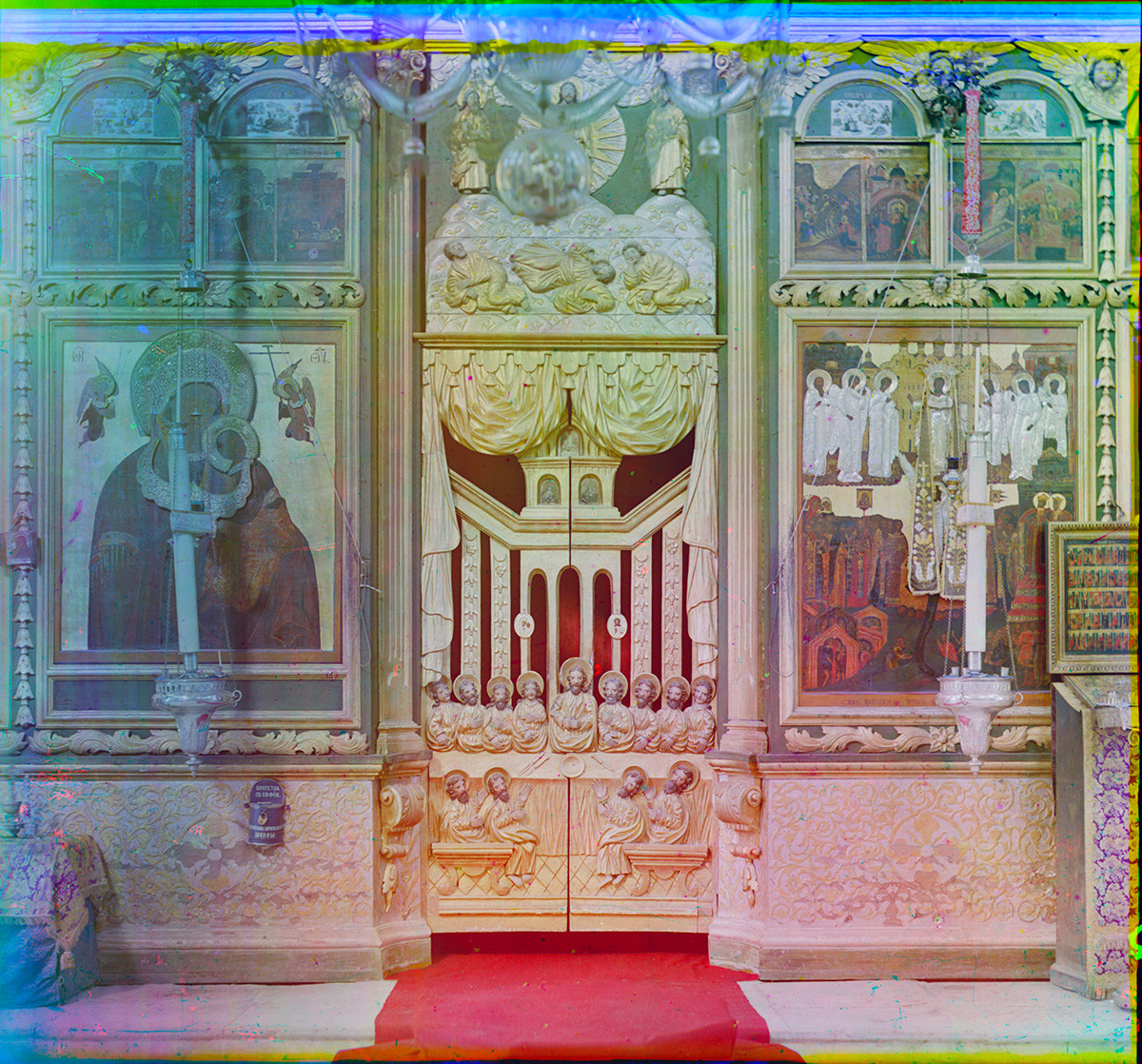 Belozersk. Église de l'icône du Sauveur miséricordieux. Iconostase. Été 1909
