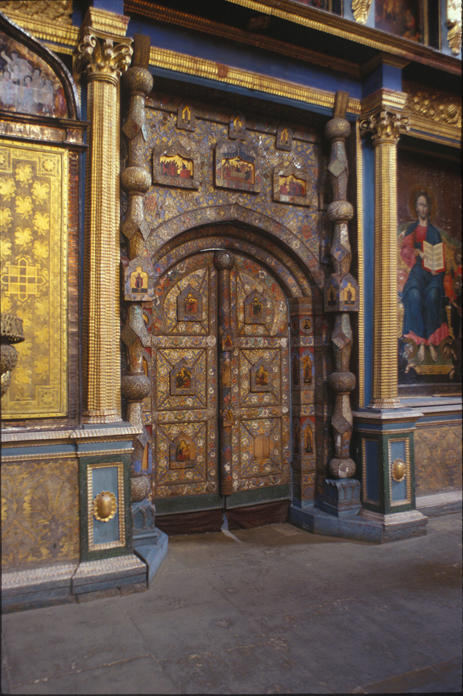 Cathédrale de l'Annonciation. Iconostase, Porte royale (entrée du maître-autel). 26 juin 1999
