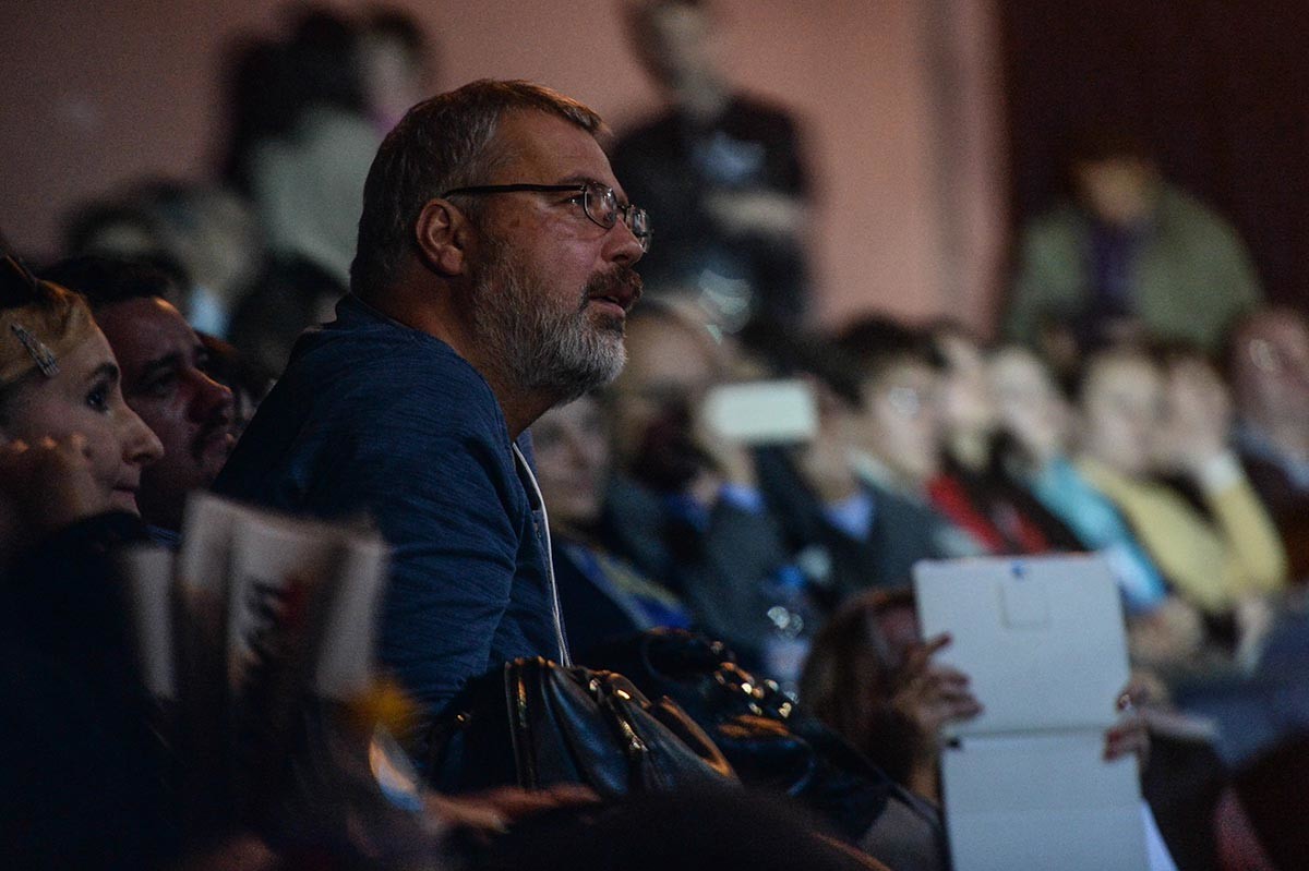 Pemimpin Redaksi Novaya Gazeta Dmitry Muratov menghadiri konser amal RockUznik untuk mendukung orang-orang yang terlibat dalam kasus Bolotny di aula konser Mir, 2013.