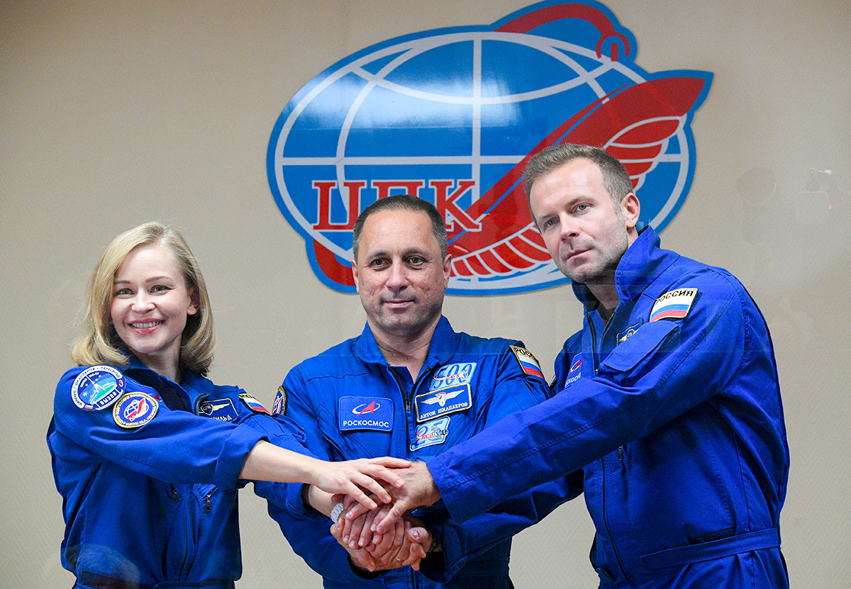 Julia Peresild, il cosmonauta Anton Shkaplerov e il regista Klim Shippenko
