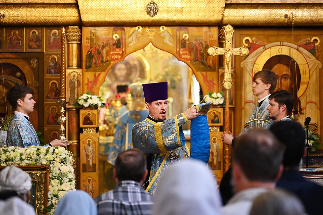 Servicios divinos festivos en la catedral de Kazán de Moscú
