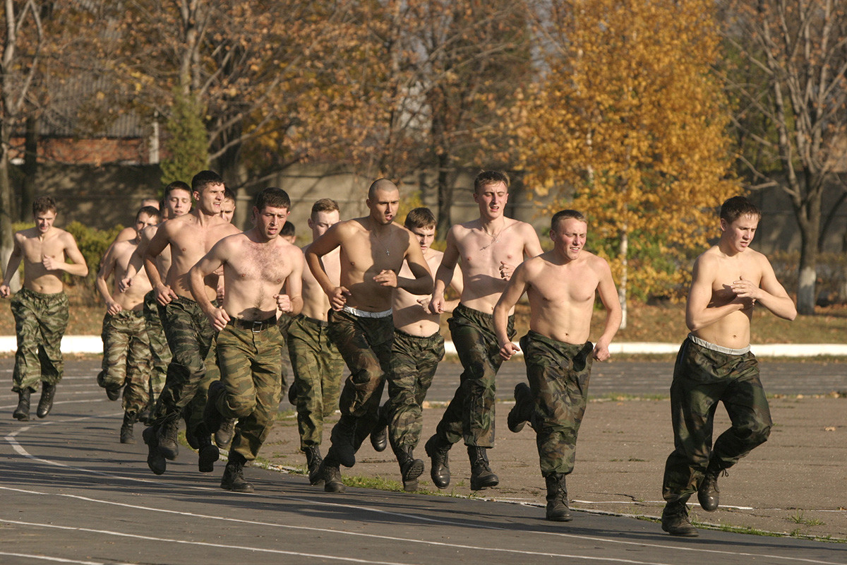Физичка обука кадета Голицинског војног института пограничних снага ФСБ-а Руске Федерације.