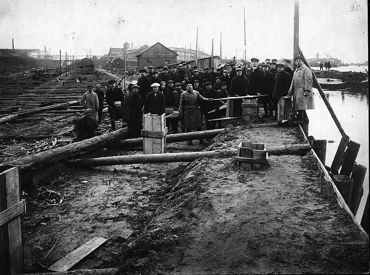 The workers of ‘Krasnoe Sormovo’, 1930s.