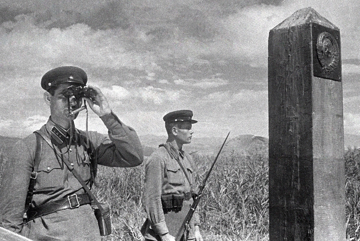 Penjaga perbatasan Soviet di dekat perbatasan Turki pada tahun 1940.