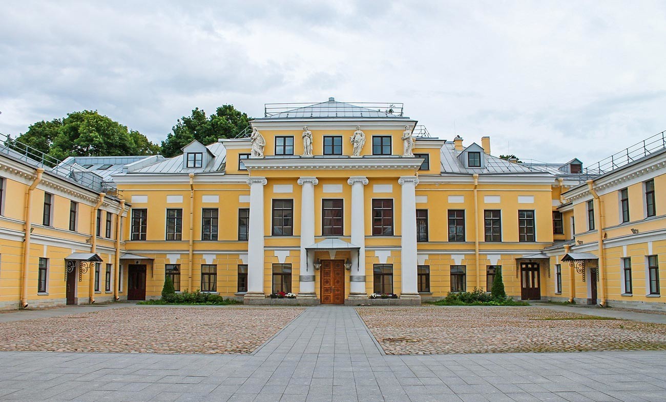 Istana Bobrinsky, Sankt Petersburg.