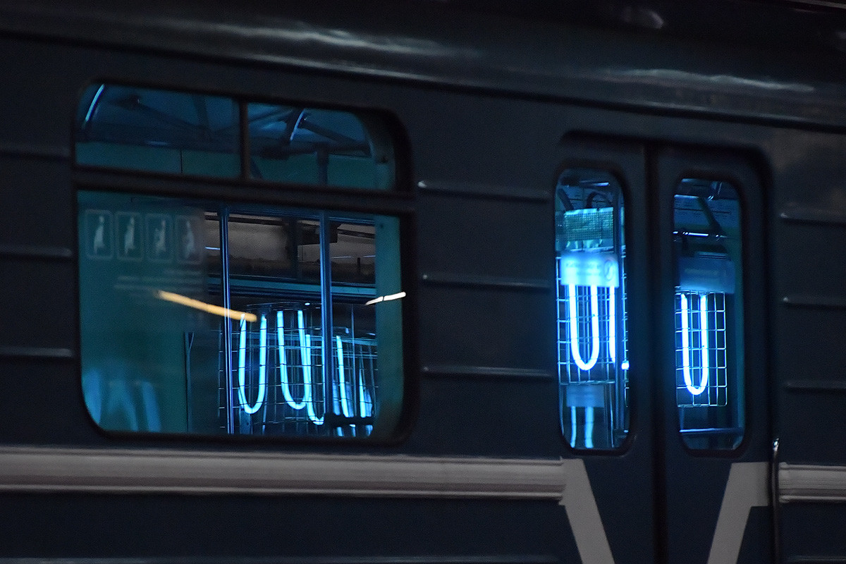 Le lampade al quarzo sono usate ancora oggi per la pulizia dei treni della metro di Mosca 