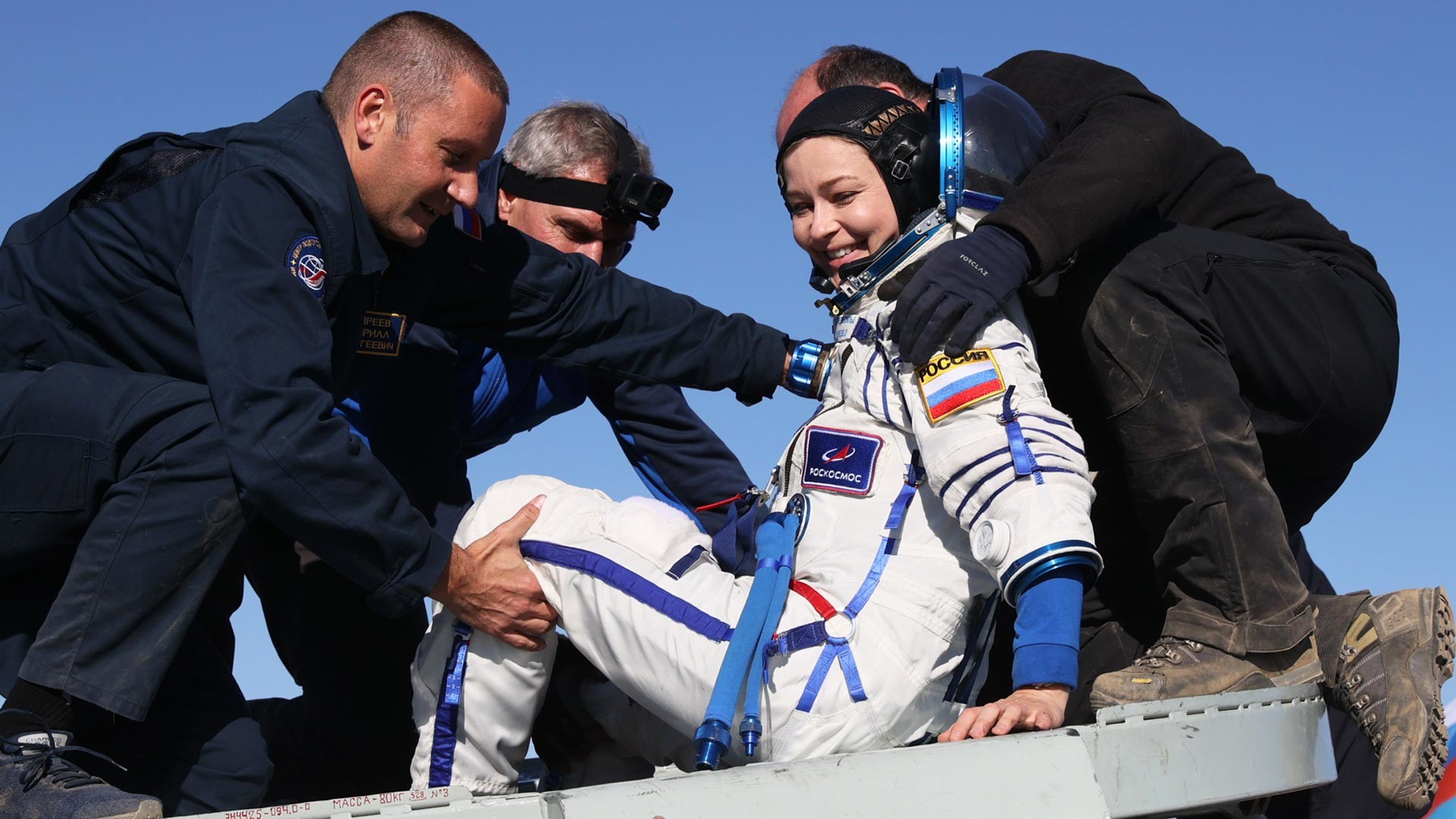 Kazakhstan. A member of the film crew of the film "The Challenge" actress Julia Peresild after landing the descent vehicle of the Soyuz MS-18 manned transport spacecraft