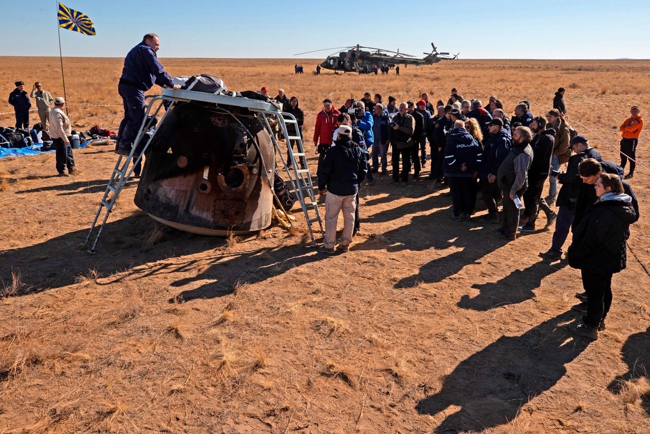Módulo de pouso da nave espacial tripulada de transporte Soyuz MS-18 após o pouso