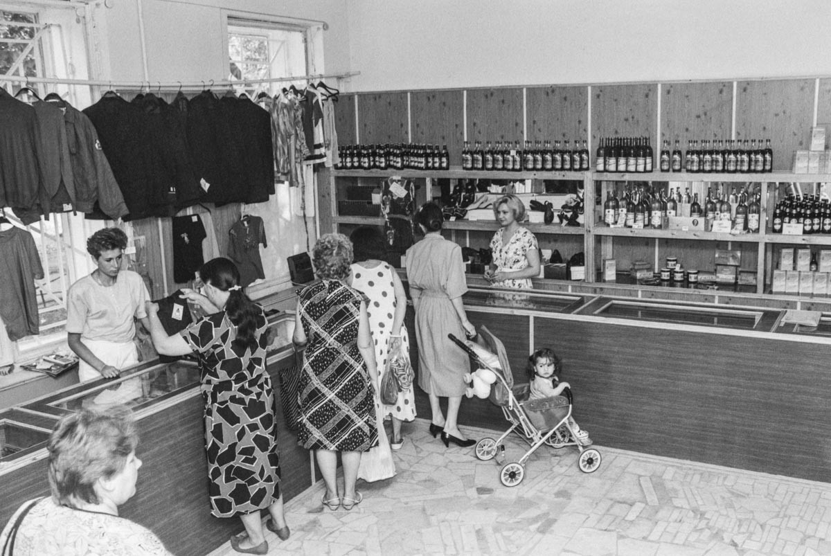 中古品の店「クラヴディア」、1992年
