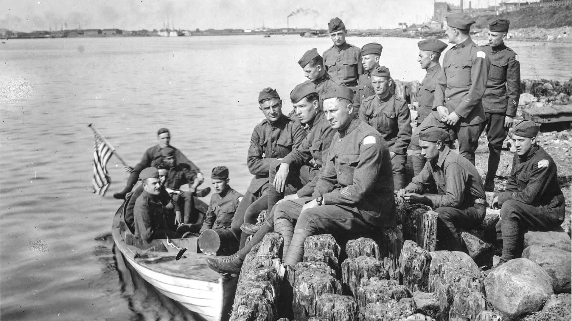 Des soldats américains attendent les navires pour revenir aux États-Unis en été 1919
