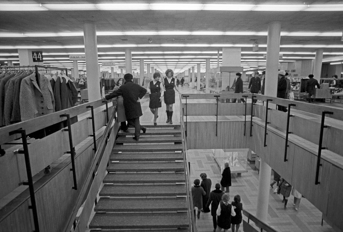The Synthetics store on Kalininsky Prospekt (Novy Arbat) in Moscow, 1973