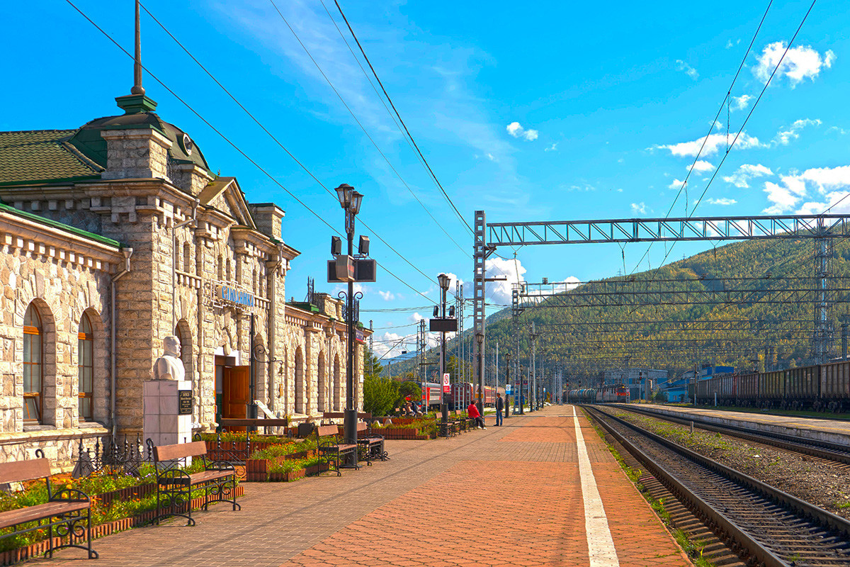 Вокзал станции Слюдянка