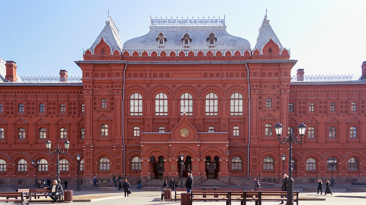 Bekas gedung Duma Kota yang kini menjadi Museum Perang Patriotik 1812.