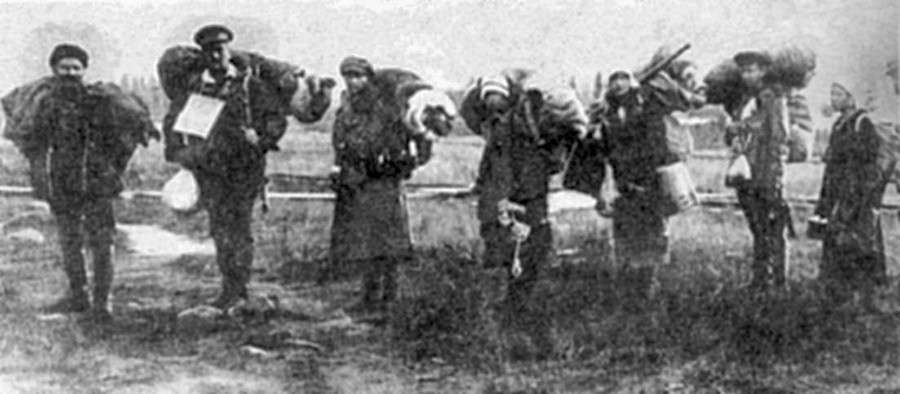 Лапландска експедиция на А. В. Барченко (1922). Отляво надясно: гид, А. В. Барченко
