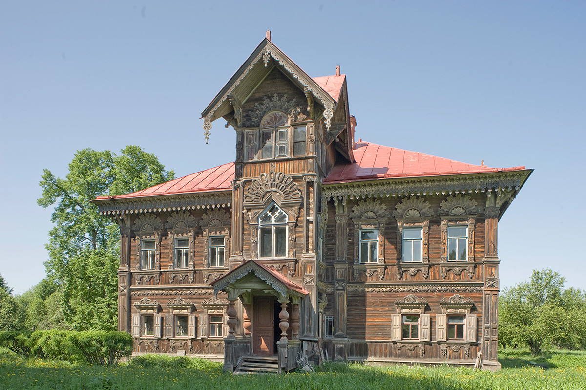 Pogorelovo. Rumah Ivan Poliashov, pemandangan barat daya. 29 Mei 2016.