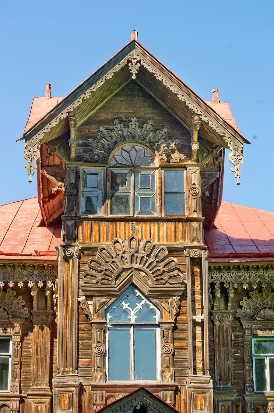 Rumah Poliashov. Menara pusat, tingkat atas. 29 Mei 2016.