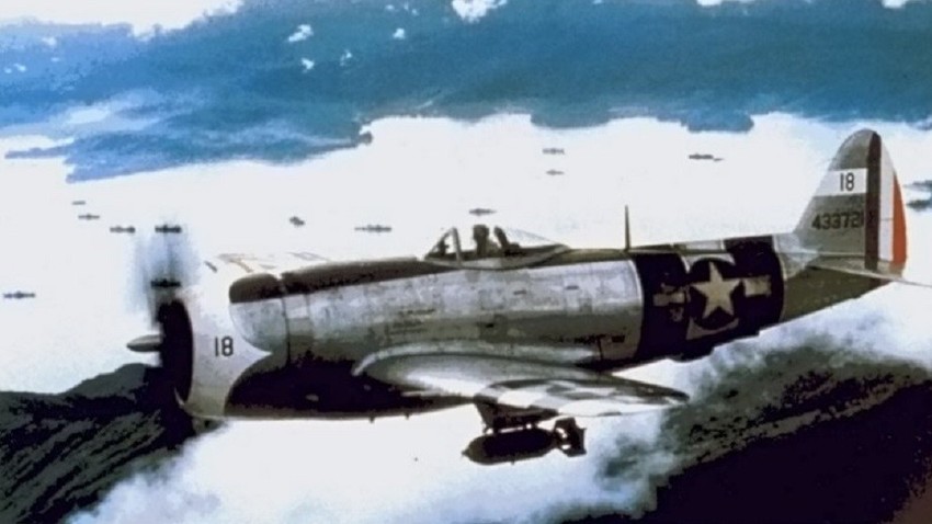  P-47 de la Fuerza Aérea Expedicionaria Mexicana volando sobre Filipinas en 1945.