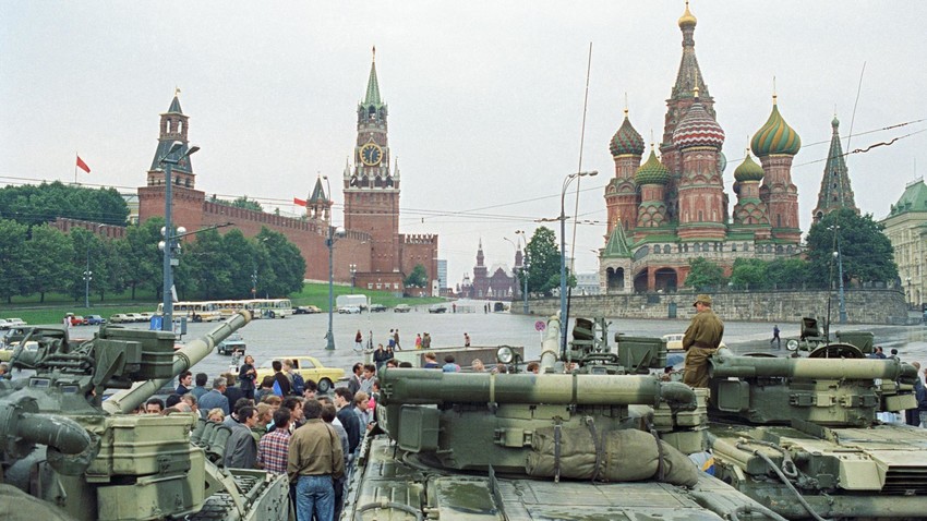 Tank-tank di Lapangan Merah, Moskow, 19 Agustus 1991.