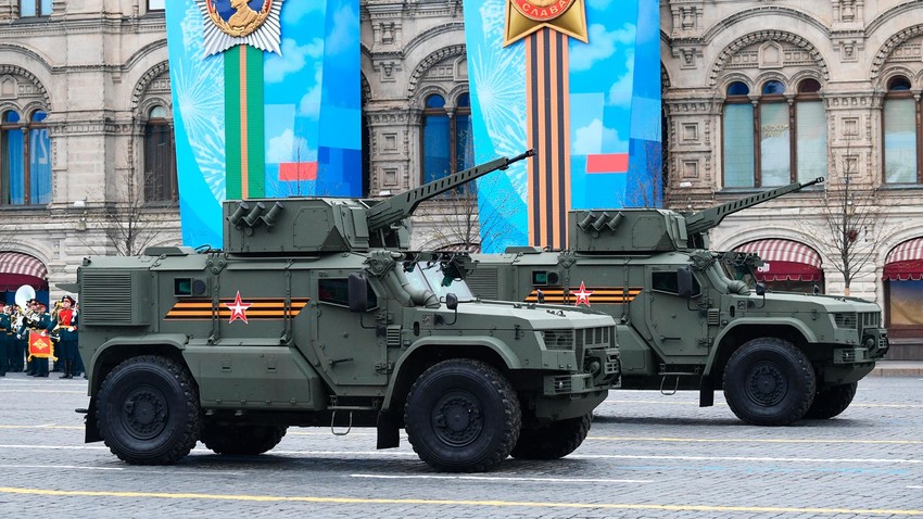 Vehículos blindados Tifón VDV en un desfile militar con motivo del 76º aniversario de la Victoria en la Gran Guerra Patria en Moscú.