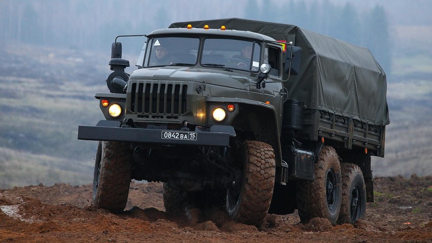 Abzeichen Bester Kraftfahrer Ural Sil Kamaz LKW Armee Russland Russia