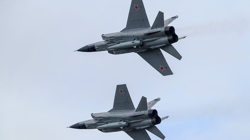 MiG-31 naoružani raketama Kinžal 
