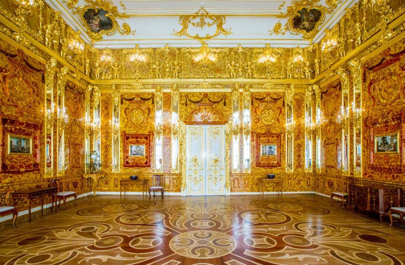 The reconstructed Amber Room 