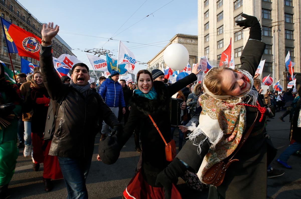  Des gens dansent lors de la célébration du Jour de l'Unité nationale, Moscou, 4 novembre 2014