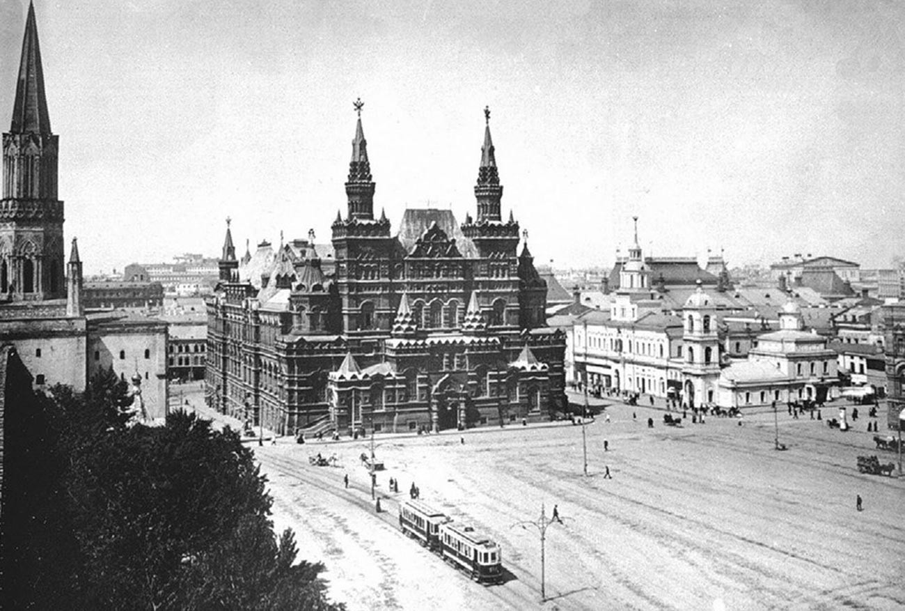 The tram line at Red Square, close to the wall.