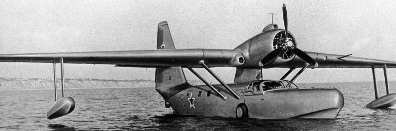 Повеќенаменскиот авион-амфибија Бе-8.
