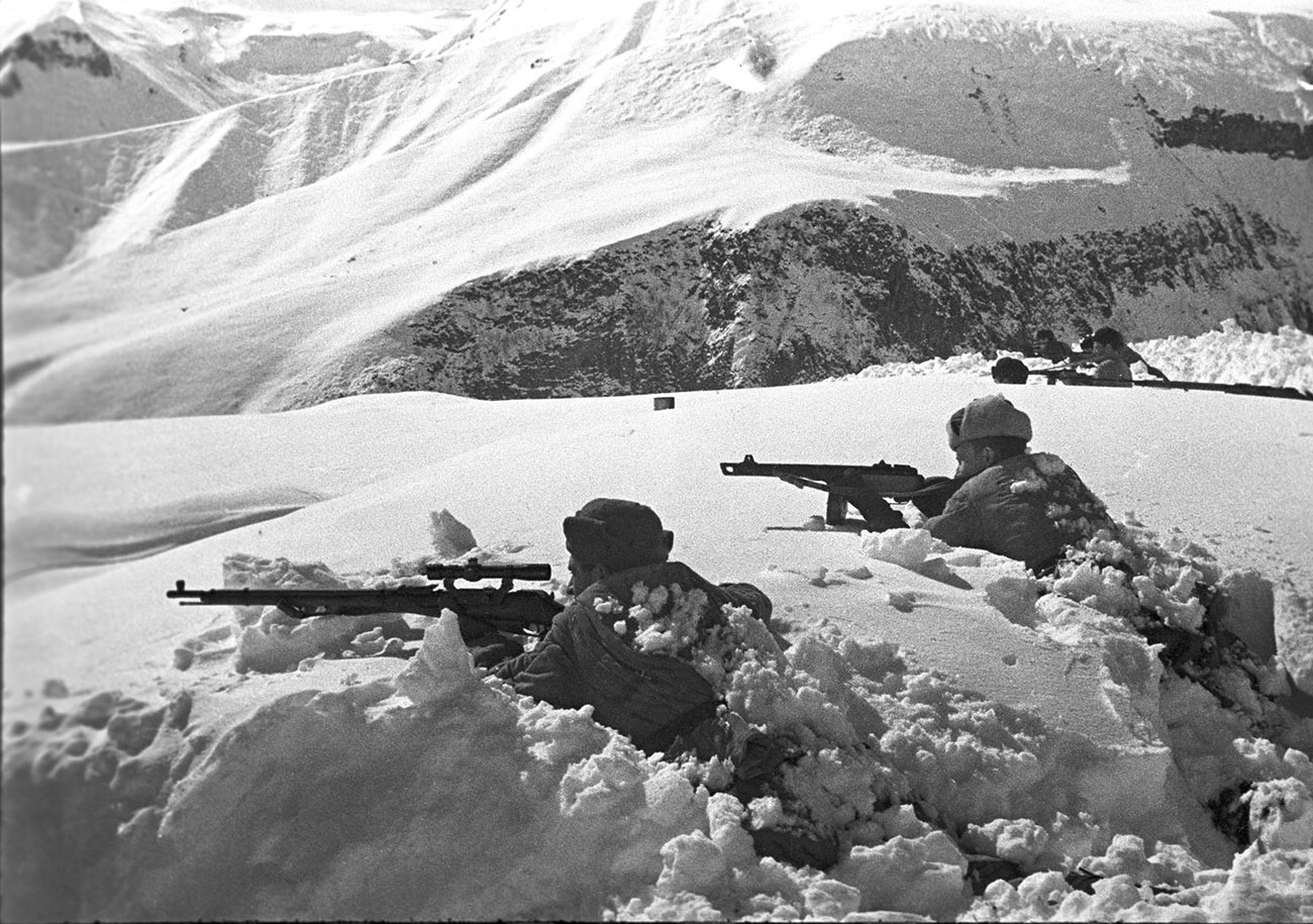 Soldados soviéticos durante la batalla del Cáucaso, 1942.
