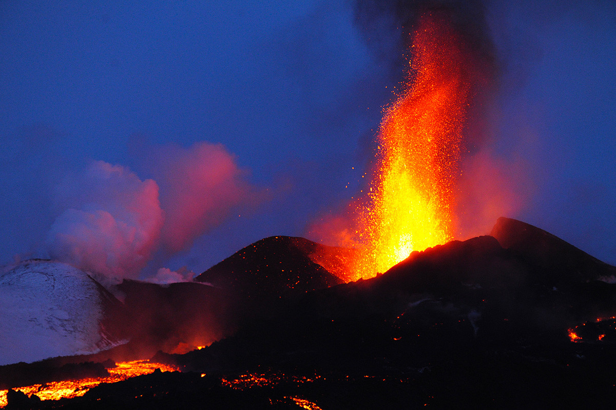 Ерупција вулкана Плоски Толбачик, парк природе „Вулкани Камчатке“.