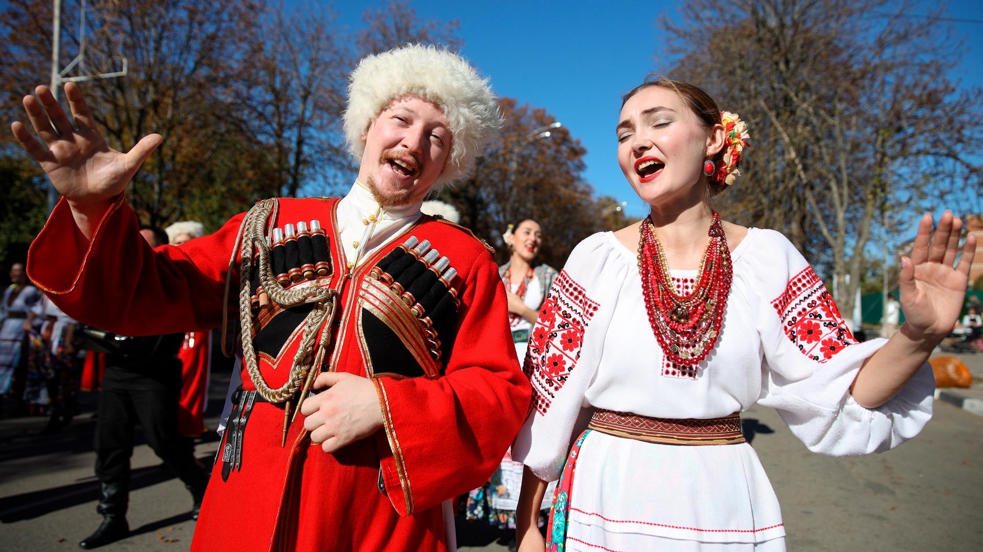 Ansambel lagu Cossack "Krinitsa" di festival budaya Cossack "Benteng Aleksandrr" di Krasnodar Krai.