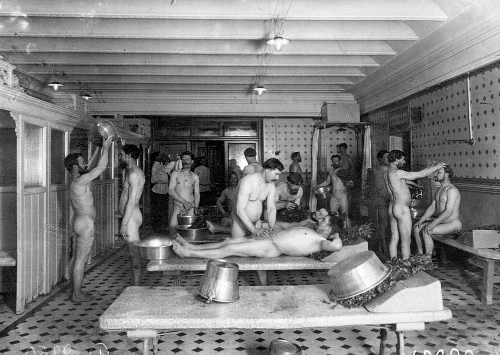 Измиване на посетители  в Егоровската баня, 1907 