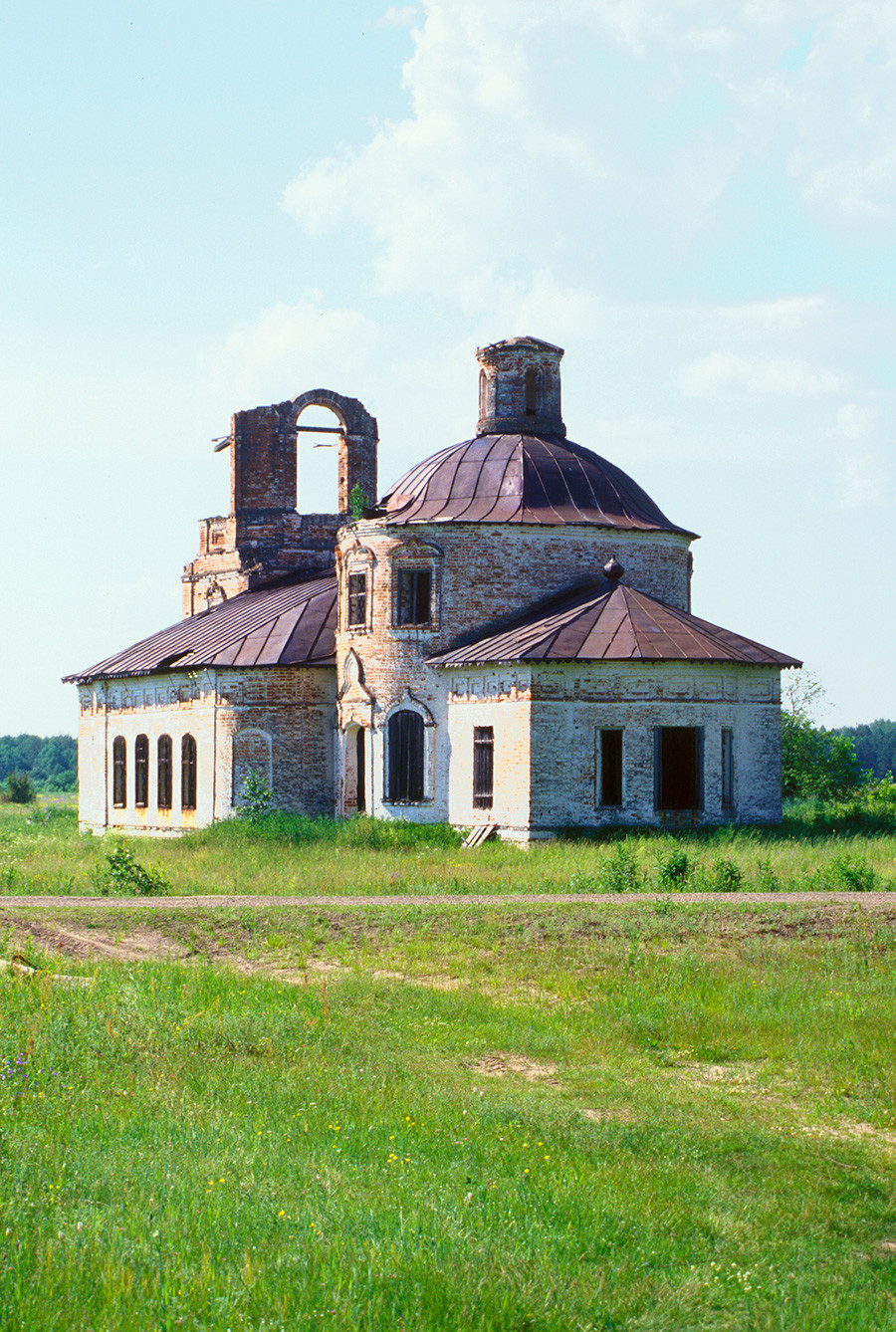Tsivozero. Church of Sts. Peter & Paul (Sts. Florus & Laurus). Southeast view. June 25, 2000