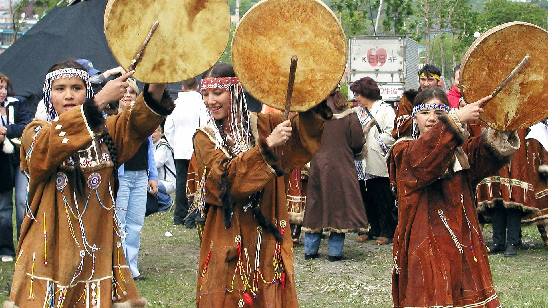 На „празнику прве рибе“ који обележавају аутохтони народи Камчатке – Евени, Корјаци, Ителмени и Алеути.