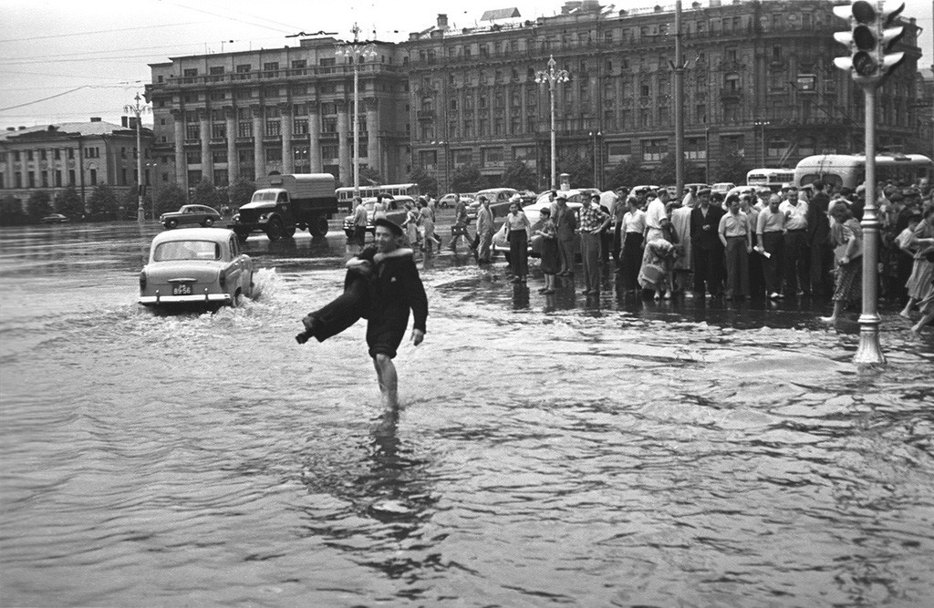 Place du Manège après la pluie, 1956
