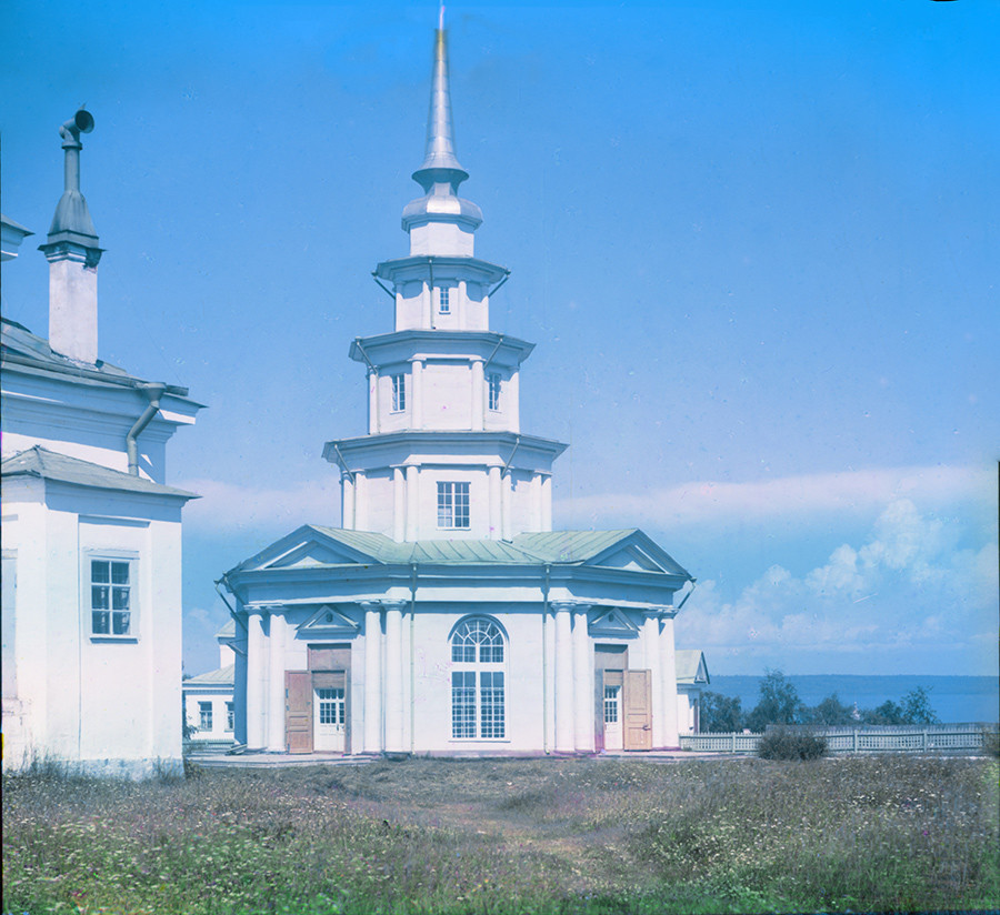 Petrozavodsk. Iglesia de los Santos Pedro y Pablo, vista suroeste. Destruida por un rayo en 1924. Verano de 1916. 