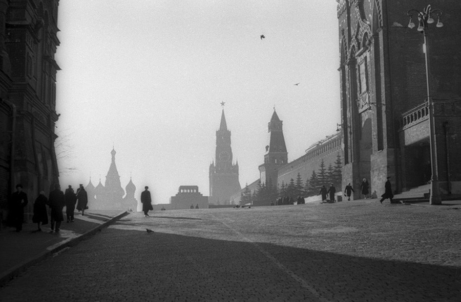 冬の朝。赤の広場、1950年代