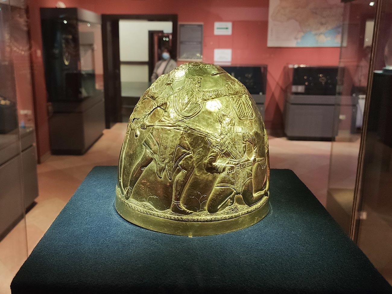 Casco de oro ceremonial de un gobernante escita. Siglo IV a.C. Encontrado en 1988 cerca de la aldea de Zrubne, provincia de Donetsk, Ucrania.