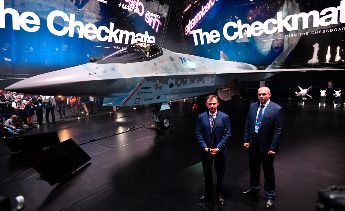 Презентация прототипа нового легкого тактического однодвигательного истребителя пятого поколения Chekmate на Международном авиационно-космическом салоне МАКС-2021.