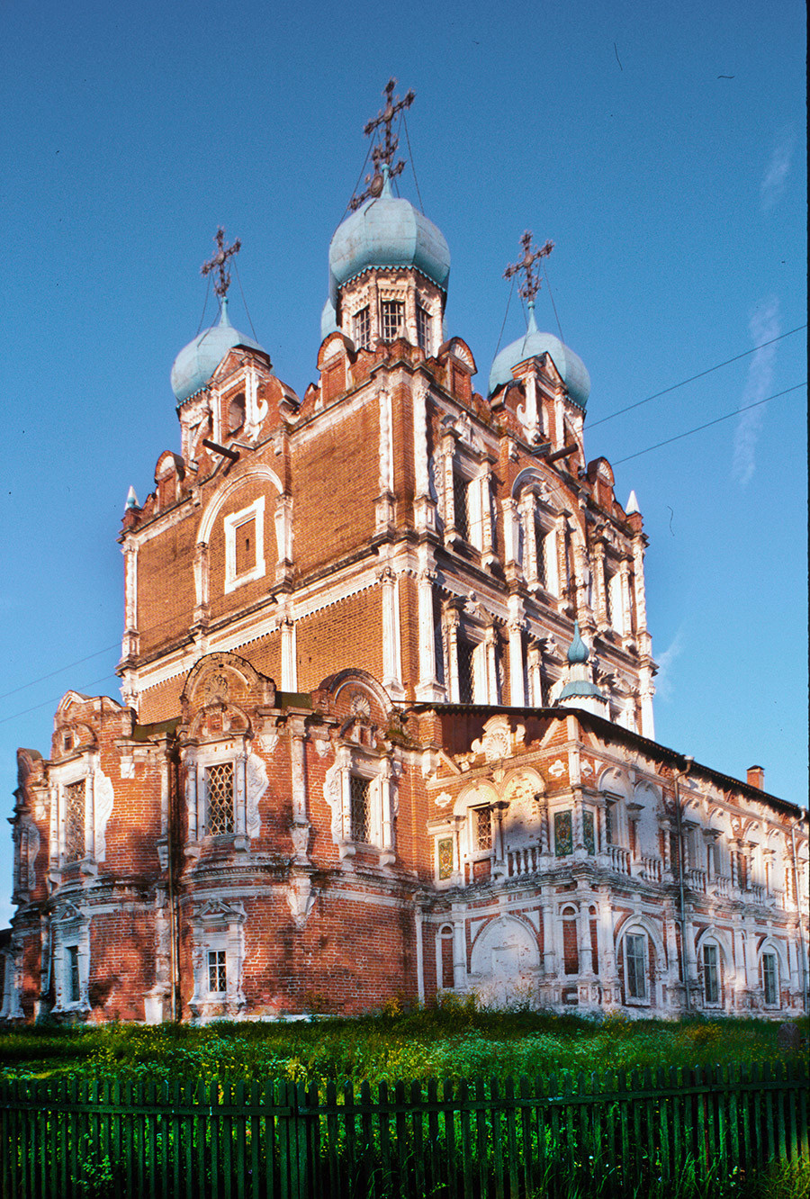 Solvychegodsk. Catedral de la Presentación, vista noreste. 26 de junio de 2000.