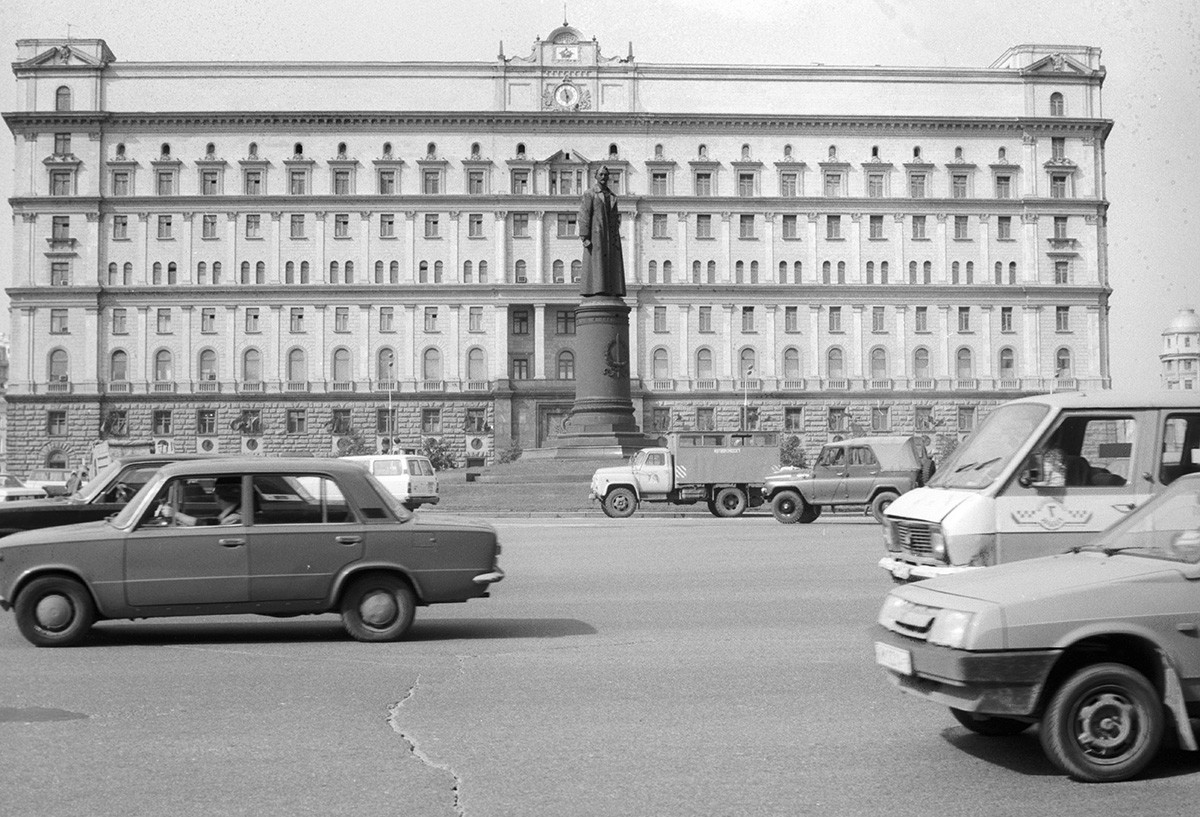 Ein Denkmal für Dzerzhinsky vor dem KGB-Gebäude in Moskau, UdSSR.